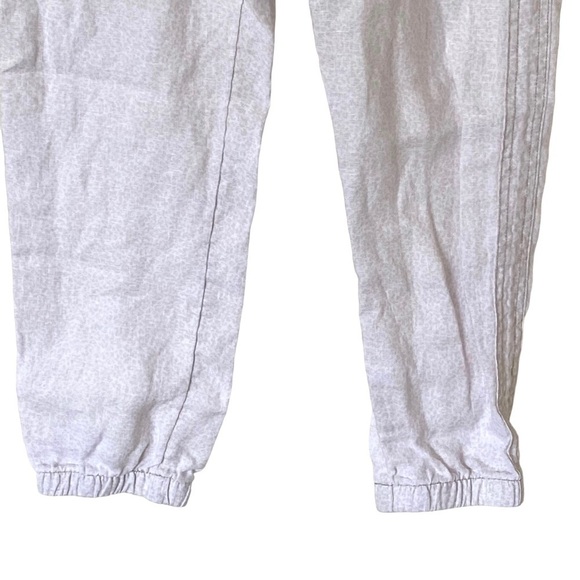 Athleta Cabo Linen Jogger in Mirco Cheetah Abalone Gray, Size 2 - Picture 6 of 10